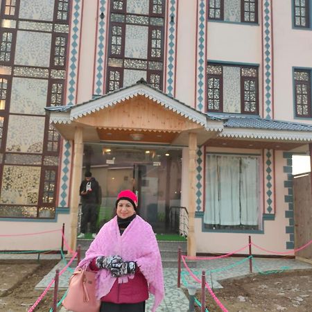 Golden Eye Hotel Srinagar  Bagian luar foto