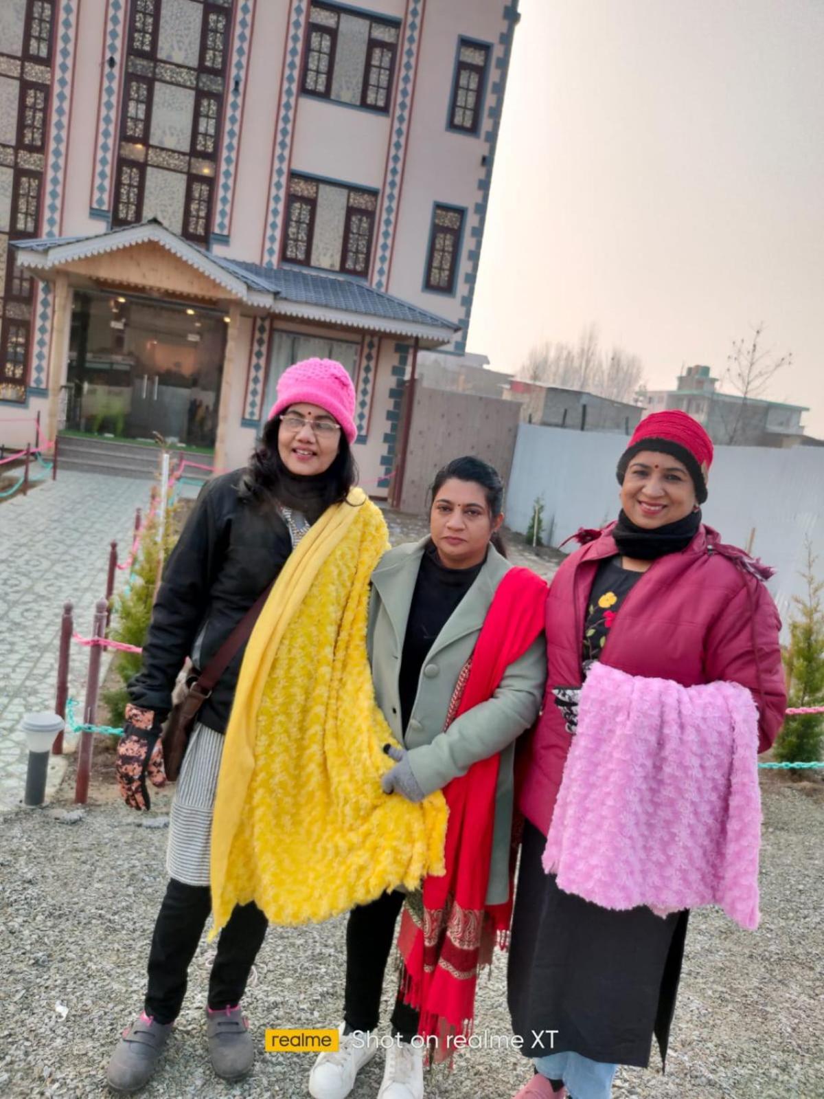 Golden Eye Hotel Srinagar  Bagian luar foto