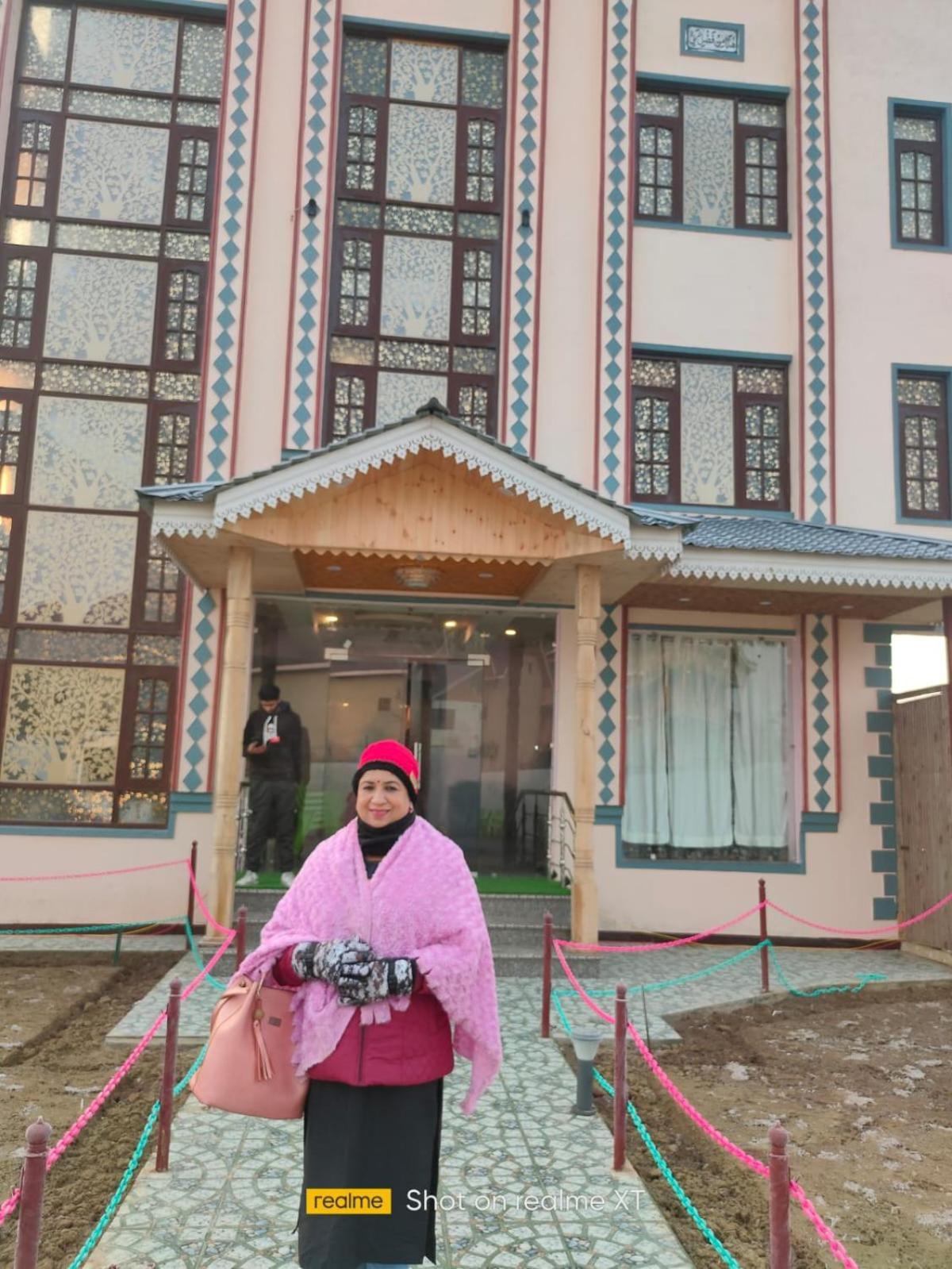 Golden Eye Hotel Srinagar  Bagian luar foto